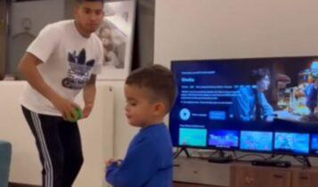 Ασταμάτητος ο Πινέδα: Παίζει μπάλα μέχρι και στο σαλόνι του σπιτιού του (VIDEO)