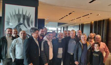Οπαδοί της ΑΕΚ στο ξενοδοχείο της ομάδας στη Θεσσαλονίκη (ΦΩΤΟ)