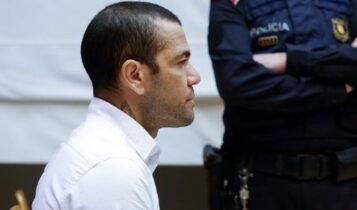 Η Μπαρτσελόνα «αποκαθήλωσε» τον Ντάνι Αλβες, μετά την καταδίκη του για βιασμό