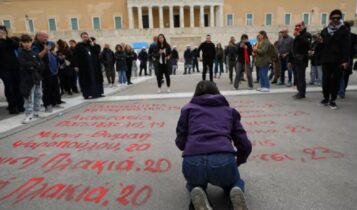 Δήμος Αθηναίων: Ζητά συγγνώμη για το σβήσιμο των ονομάτων των θυμάτων στα Τέμπη και «δείχνει» τον φρούραρχο της Βουλής