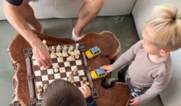 ΑΕΚ: Σκάκι με τους γιους του παίζει ο Μιγιάτ Γκατσίνοβιτς (ΦΩΤΟ)