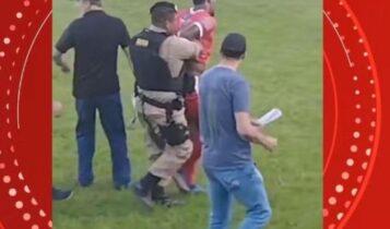 Απίστευτο: Ποδοσφαιριστής-έμπορος ναρκωτικών συνελήφθη την ώρα του αγώνα! (VIDEO)