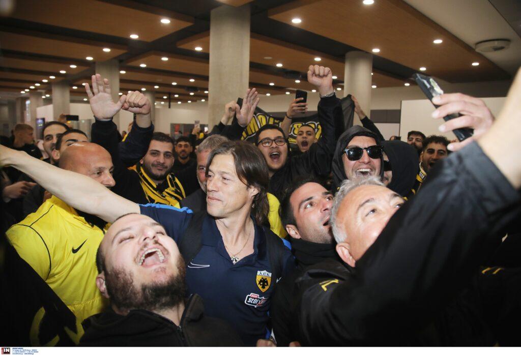 ΑΠΟΘΕΩΣΗ: Η Κύπρος «αγκάλιασε» την Πρωταθλήτρια ΑΕΚ! - Χαμός στο αεροδρόμιο! (ΦΩΤΟ-VIDEO)
