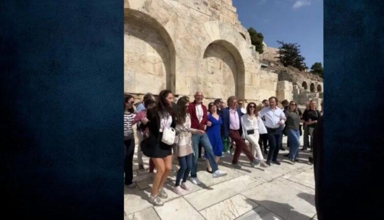 André Rieu: Επισκέφθηκε την Ακρόπολη, χόρεψε συρτάκι και ήπιε σφηνάκια στην επίσκεψή του στην Ελλάδα