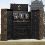 Παρίσι 2024: Τα μπαούλα της Louis Vuitton για Φλόγα και μετάλλια