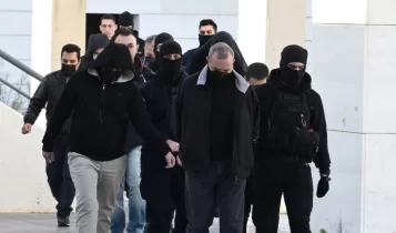 Αυλαία στη δίκη για Κολωνό: Ανακοινώνεται η απόφαση για Μίχο και τους άλλους 25 κατηγορουμένους