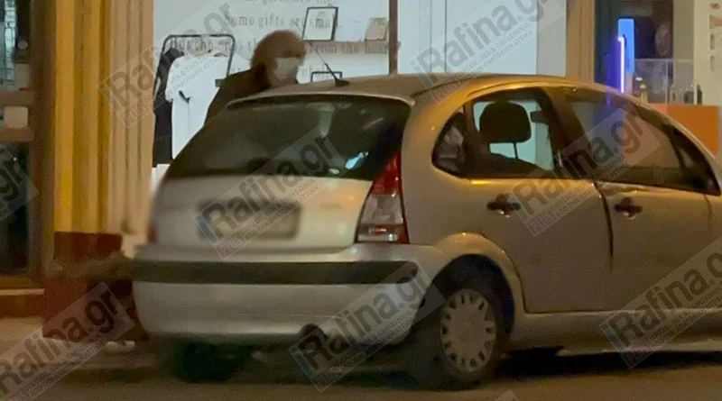 Τρελός ΑΕΚτζής στη Ραφήνα: Ηλικιωμένος κατέβηκε από το αμάξι και έγραψε σύνθημα σε τοίχο – «ΑΕΚ, Λευτεριά στην Παλαιστίνη» (ΦΩΤΟ)