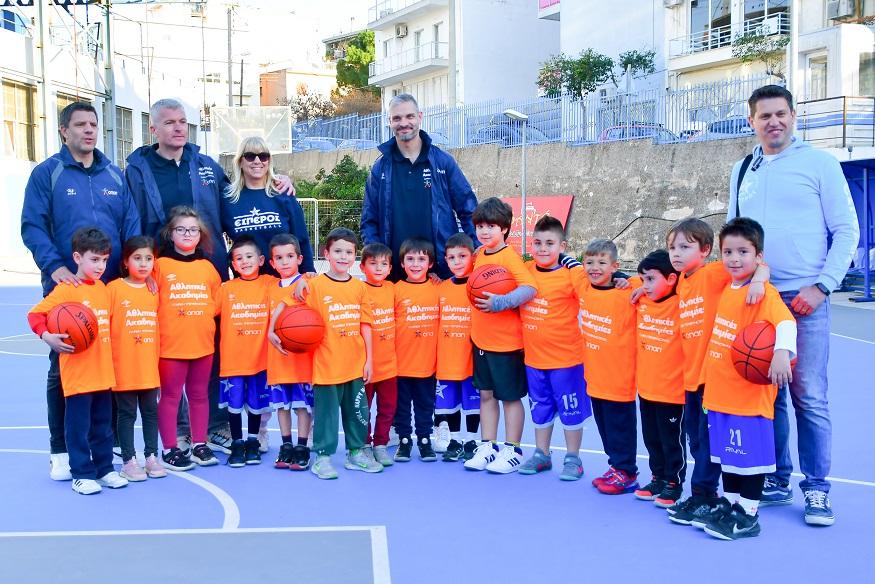 Aθλητικές ακαδημίες ΟΠΑΠ: 25.000 παιδιά εφοδιάζονται με νέο αθλητικό εξοπλισμό – Δίπλα σε 200 ακαδημίες ποδοσφαίρου και μπάσκετ σε κάθε γωνιά της Ελλάδας (ΦΩΤΟ & VIDEO)