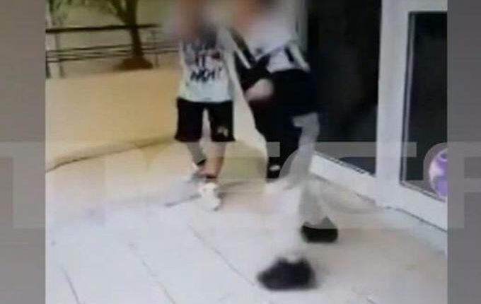 Πάτρα: Σοκαριστικό το βίντεο ξυλοδαρμού 8χρονου από 7χρονο – «Δεν ζήτησε συγγνώμη», λέει η μητέρα του θύματος