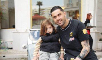 ΑΕΚ: Ο Αθανασιάδης με το γιο του Ραφαήλ στο ξενοδοχείο (ΦΩΤΟ)