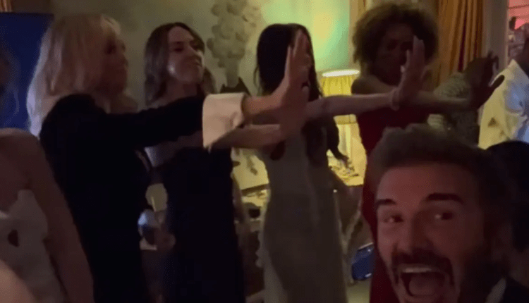 Bικτόρια Μπέκαμ: Έκλεισε τα 50 – Ο χορός με τις Spice Girls και η αγκαλιά του Ντέιβιντ Μπέκαμ