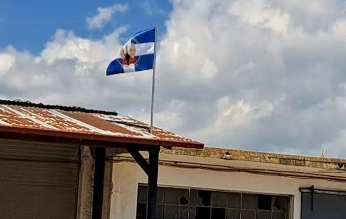 Σάλος στην Σπερχειάδα: Ύψωσαν σημαία της Χούντας στον Αγροτικό Συνεταιρισμό – Βίντεο