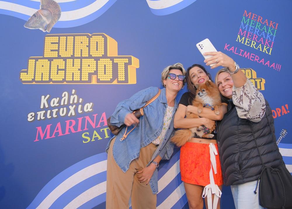 Αποχαιρετιστήριο Eurojackpot πάρτι στη Μαρίνα Σάττι –  Ο τοίχος των ευχών που συγκίνησε τη δημοφιλή τραγουδίστρια πριν το ταξίδι στο Μάλμε