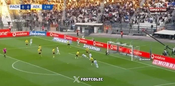ΠΑΟΚ - ΑΕΚ: Ο Μπάμπα σέντραρε, ο Κωνσταντέλιας με δυνατό σουτ το 1-0 στο 3' (VIDEO)