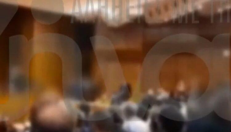 VIDEO-ντοκουμέντο μέσα από τη δικαστική αίθουσα – Συγκλονίζουν οι αντιδράσεις των συγγενών στη δίκη για το Μάτι