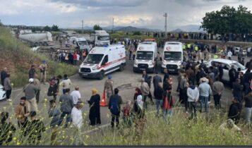 Τραγωδία στην Τουρκία: Οκτώ νεκροί και 11 τραυματίες από σύγκρουση βυτιοφόρου και λεωφορείου