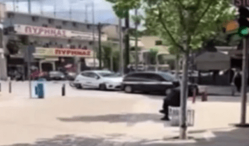 Φανάρι στο Περιστέρι έχει γίνει viral γιατί… δεν έχει λόγο ύπαρξης (VIDEO)