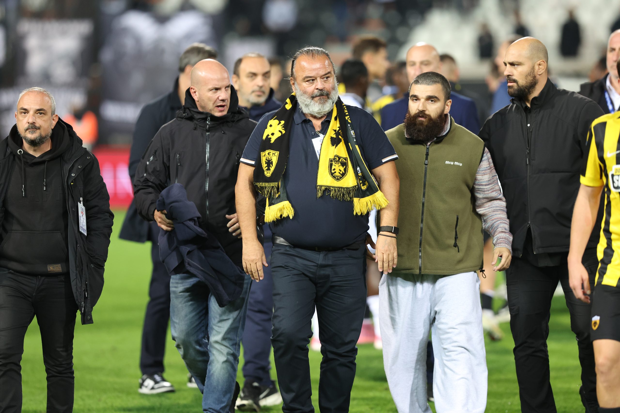 Τι συνέβη μεταξύ Ηλιόπουλου-Σαββίδη στον αγωνιστικό χώρο της Τούμπας